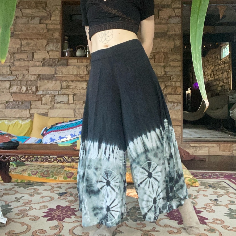 Kathmandu Black and White Wide Leg Pants